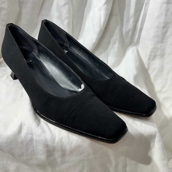 Stuart Weitzman Women's Square Toe Low Heel Classic Pumps Black... - Picture 10 of 16